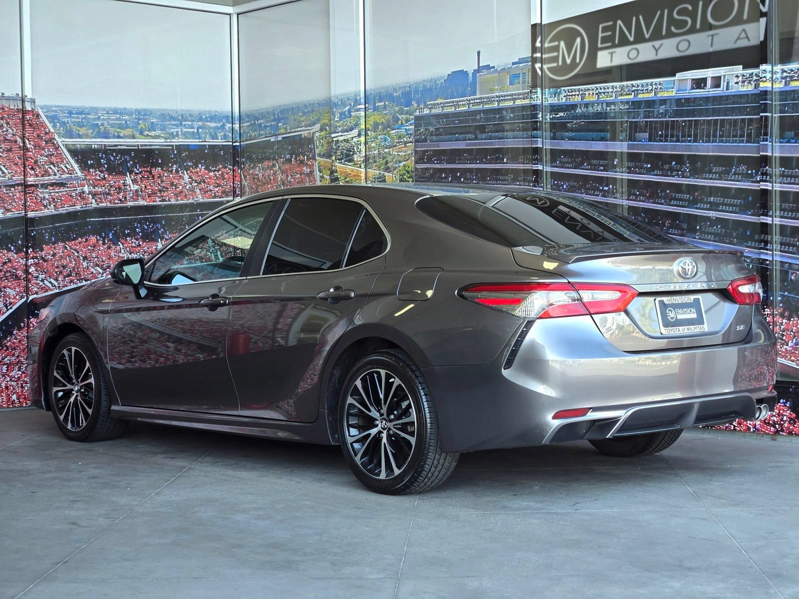 Used 2018 Toyota Camry SE FWD image 5