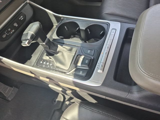 Used 2025 Kia Carnival FWD image 24
