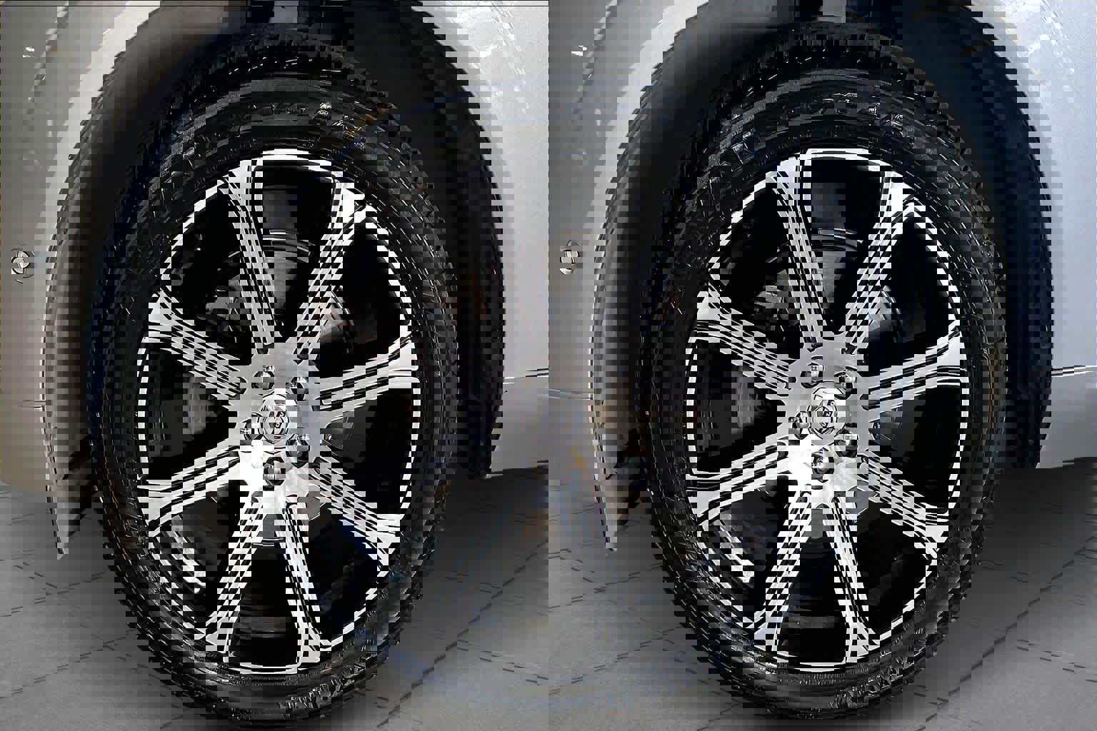 Used 2018 Volvo XC60 T5 Inscription w/ Convenience Package image 10