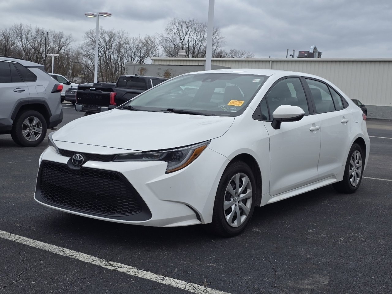 Used 2022 Toyota Corolla LE image 3