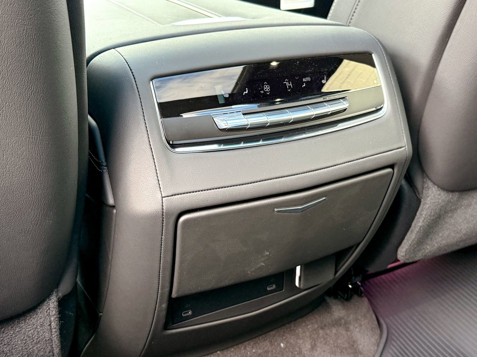 New 2026 Cadillac Escalade Luxury w/ LPO, Radiant Package AWD/4WD image 35