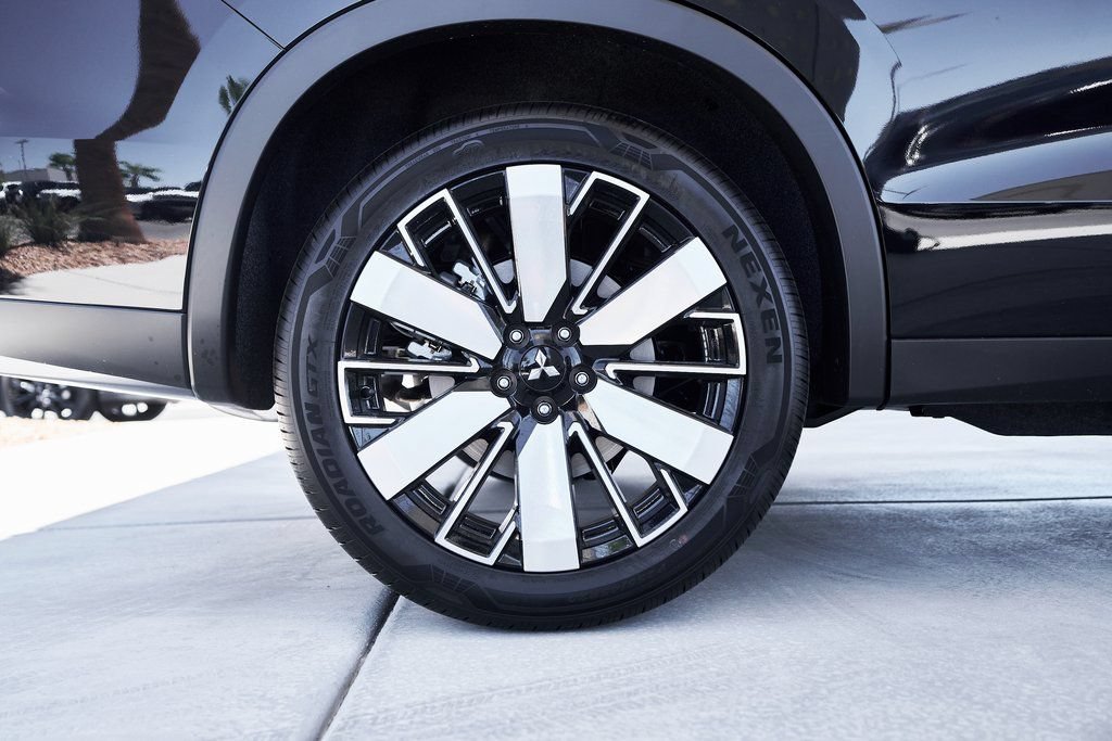 Used 2025 Mitsubishi Outlander SE FWD image 9