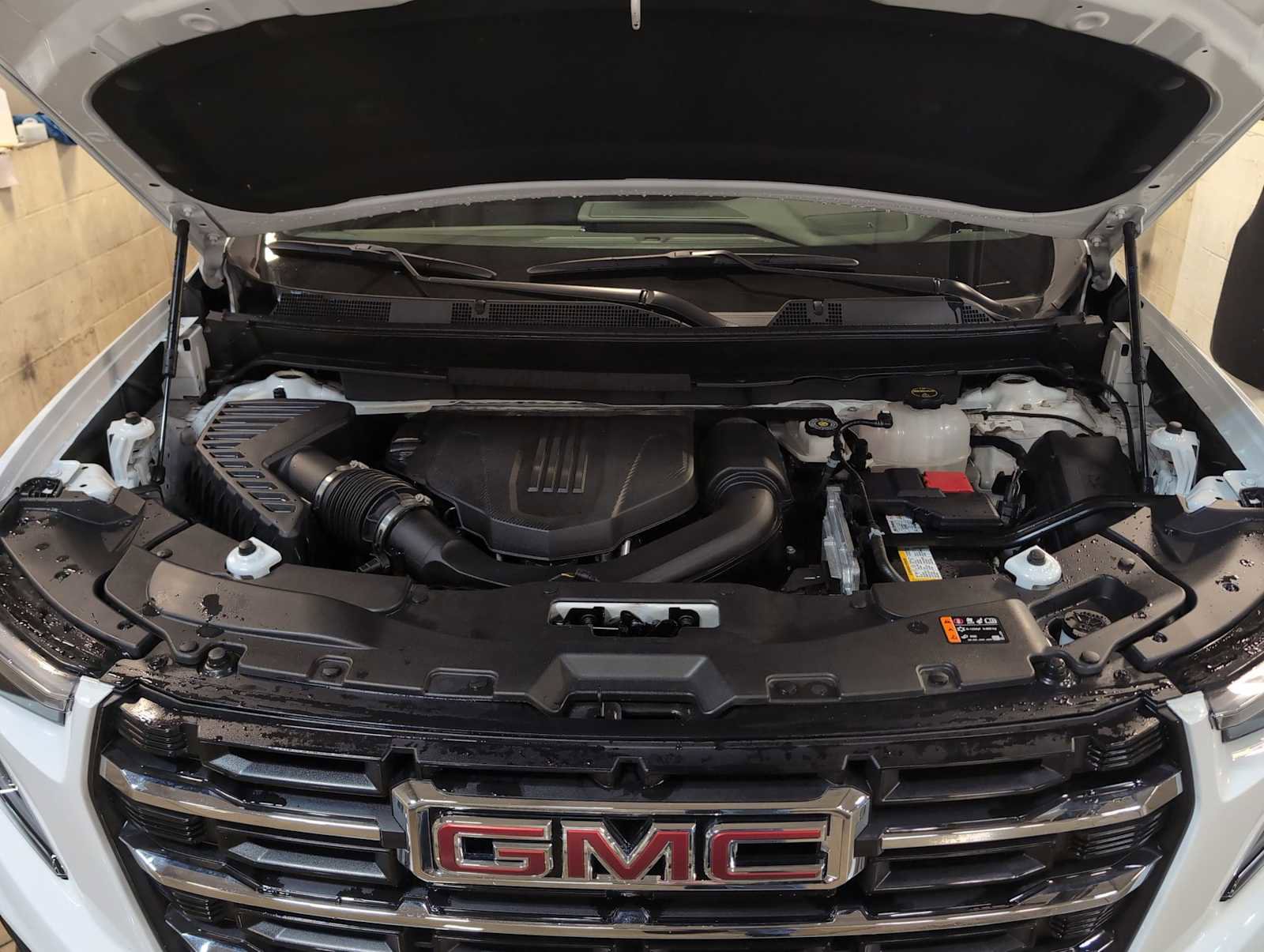Used 2025 GMC Acadia Elevation image 31