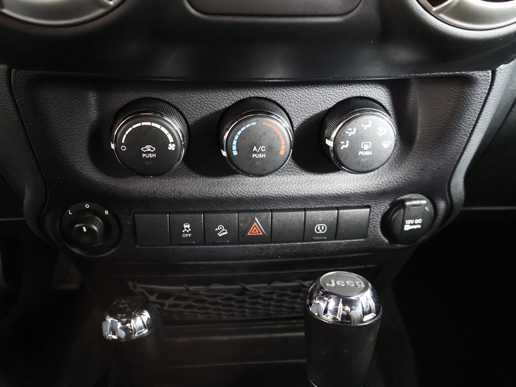 Used 2018 Jeep Wrangler Unlimited Sahara AWD/4WD image 37