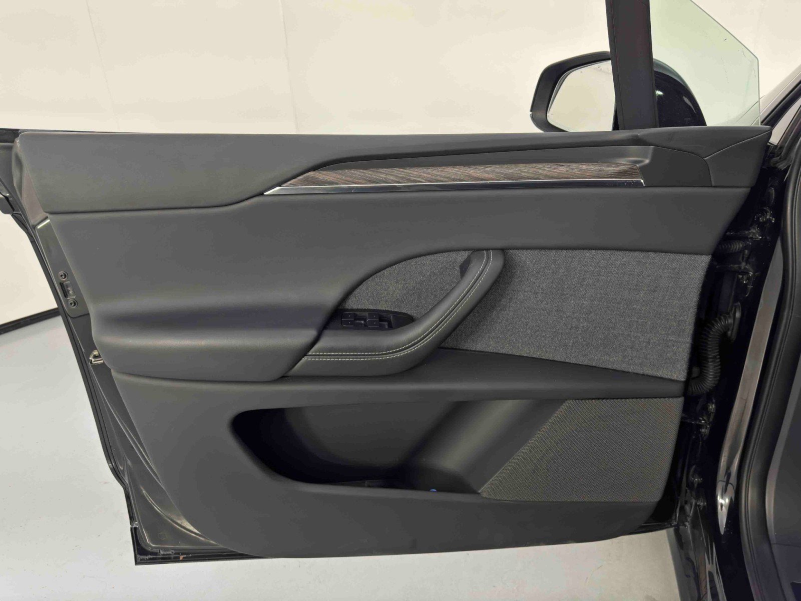 Used 2022 Tesla Model X image 45