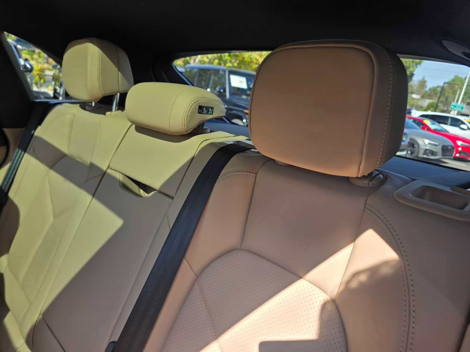 Used 2022 Porsche Macan AWD/4WD image 19