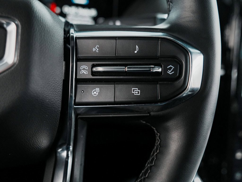 Used 2025 GMC Yukon XL Denali image 24