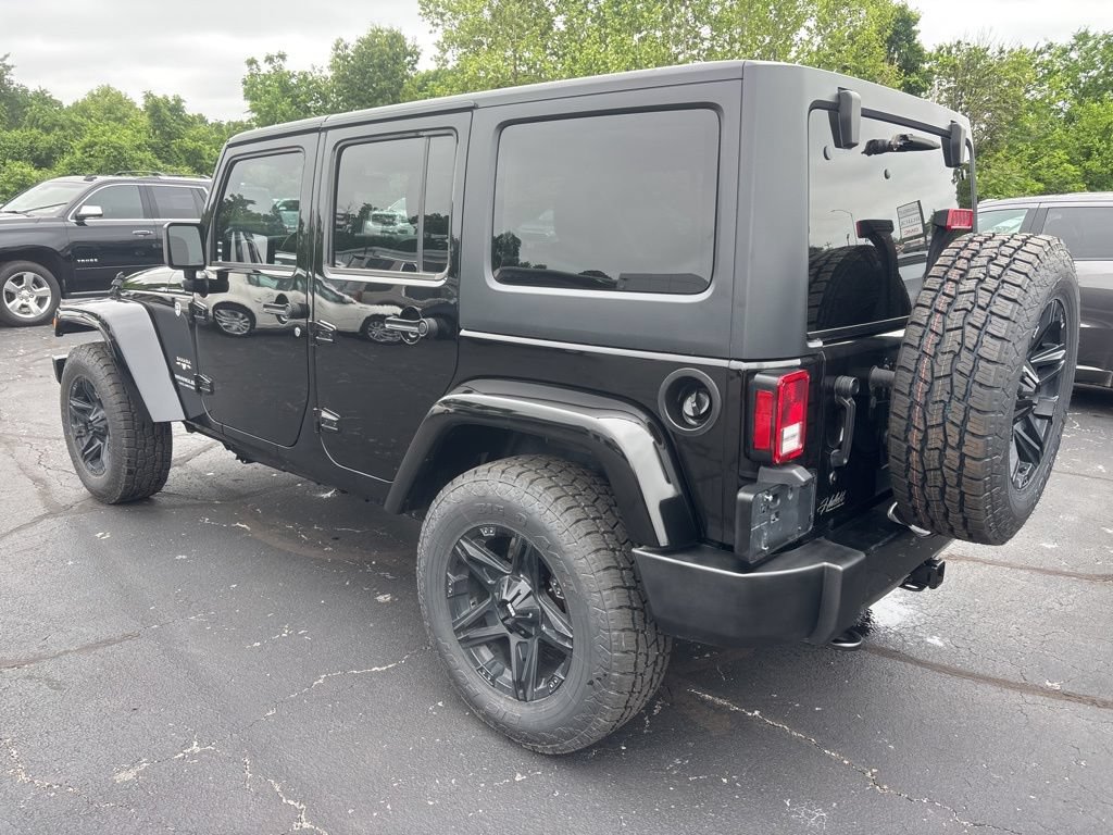 Used 2017 Jeep Wrangler Unlimited Sahara w/ Connectivity Group AWD/4WD image 3