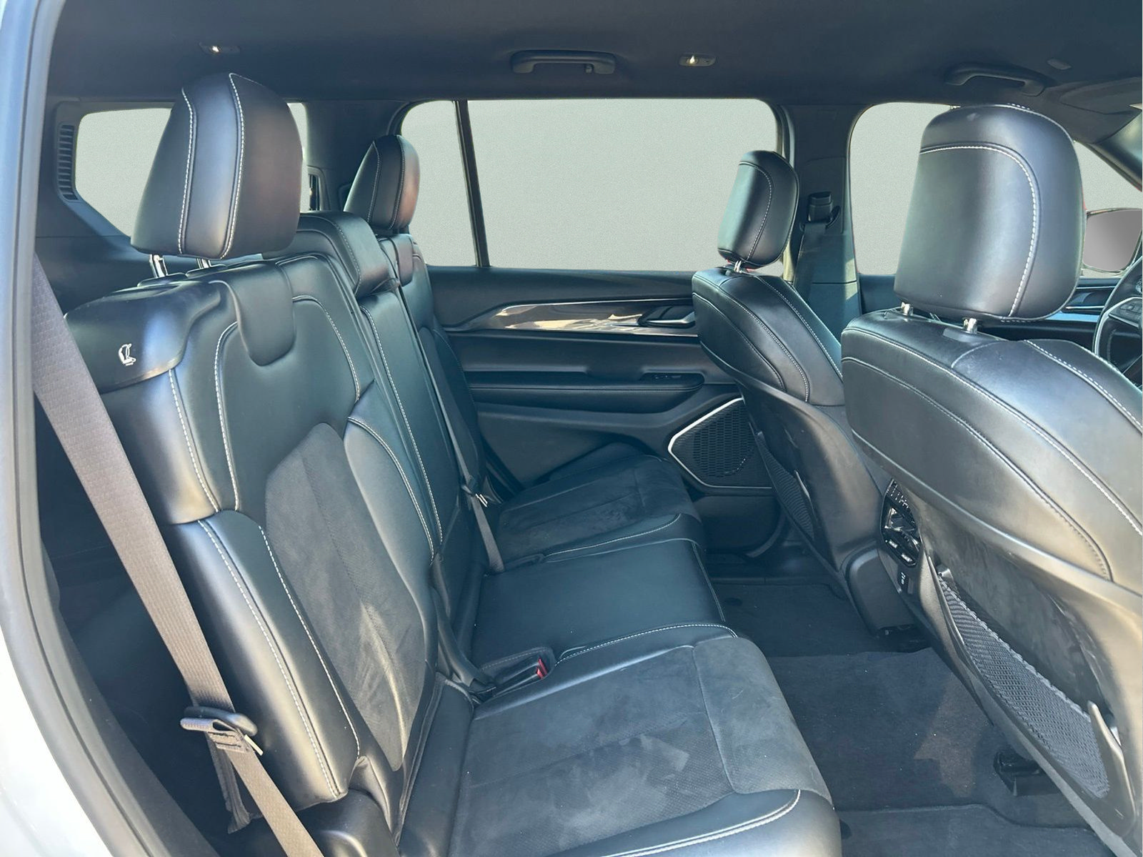 Used 2022 Jeep Grand Cherokee L Laredo RWD image 12