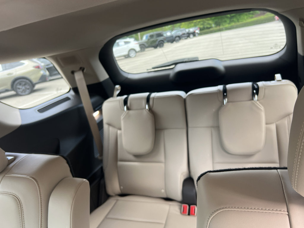 Used 2020 Ford Explorer Platinum w/ Premium Technology Package AWD/4WD image 10