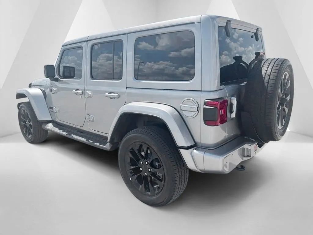 Used 2020 Jeep Wrangler Unlimited Sahara AWD/4WD image 5