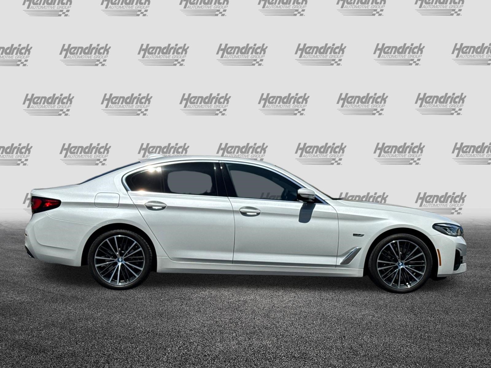 Used 2023 BMW 530e w/ Premium Package RWD image 3
