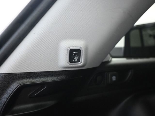 Used 2023 Jeep Grand Cherokee Limited w/ Luxury Tech Group II image 9