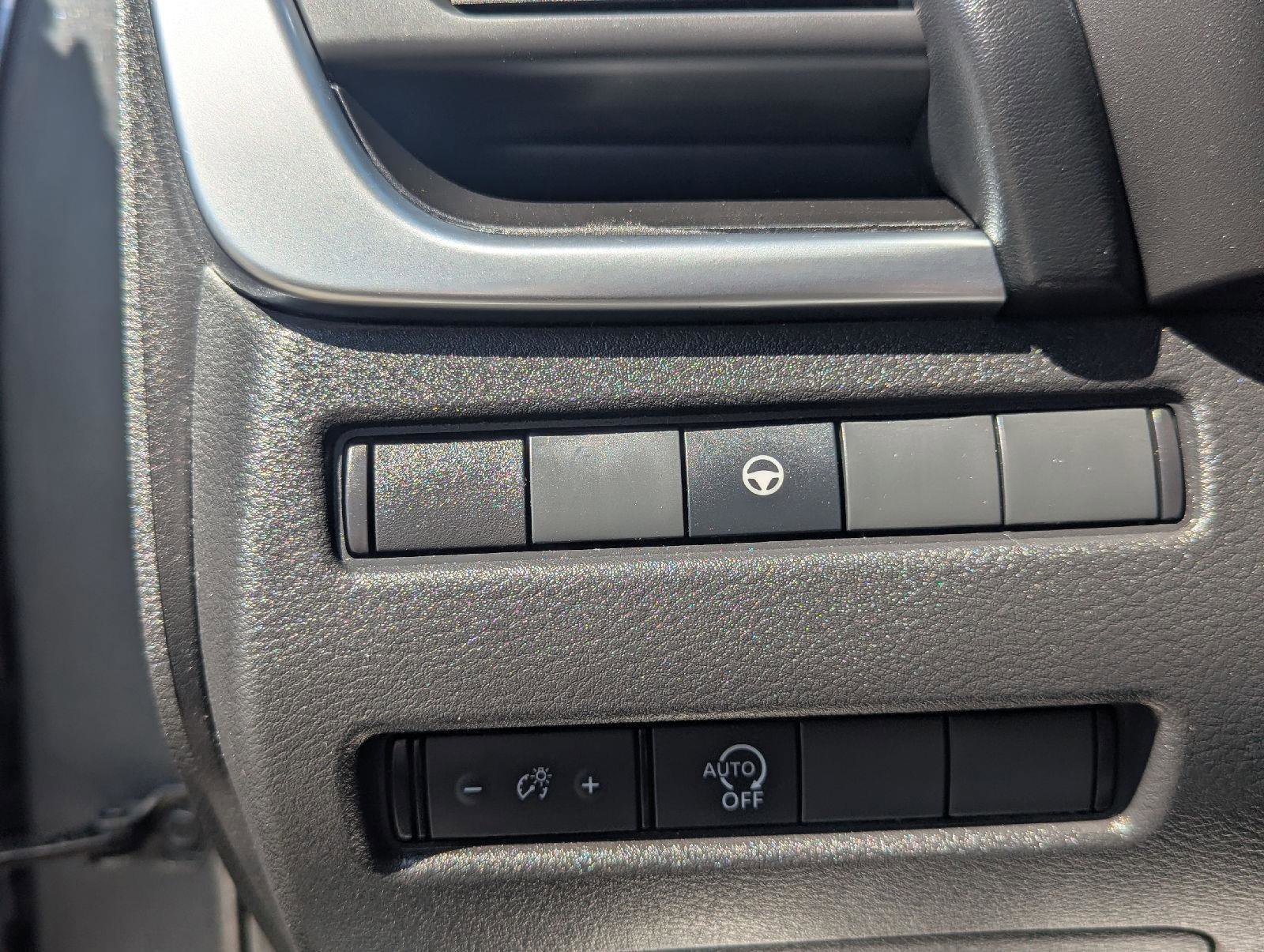 Used 2023 Nissan Rogue SV AWD/4WD image 33