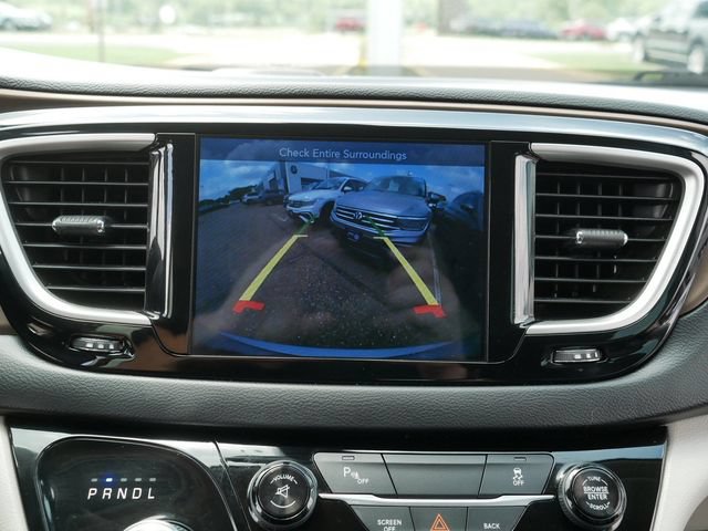 Used 2017 Chrysler Pacifica Premium FWD image 36