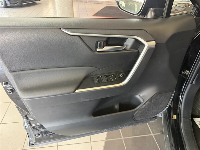 Used 2025 Toyota RAV4 XLE AWD/4WD image 50