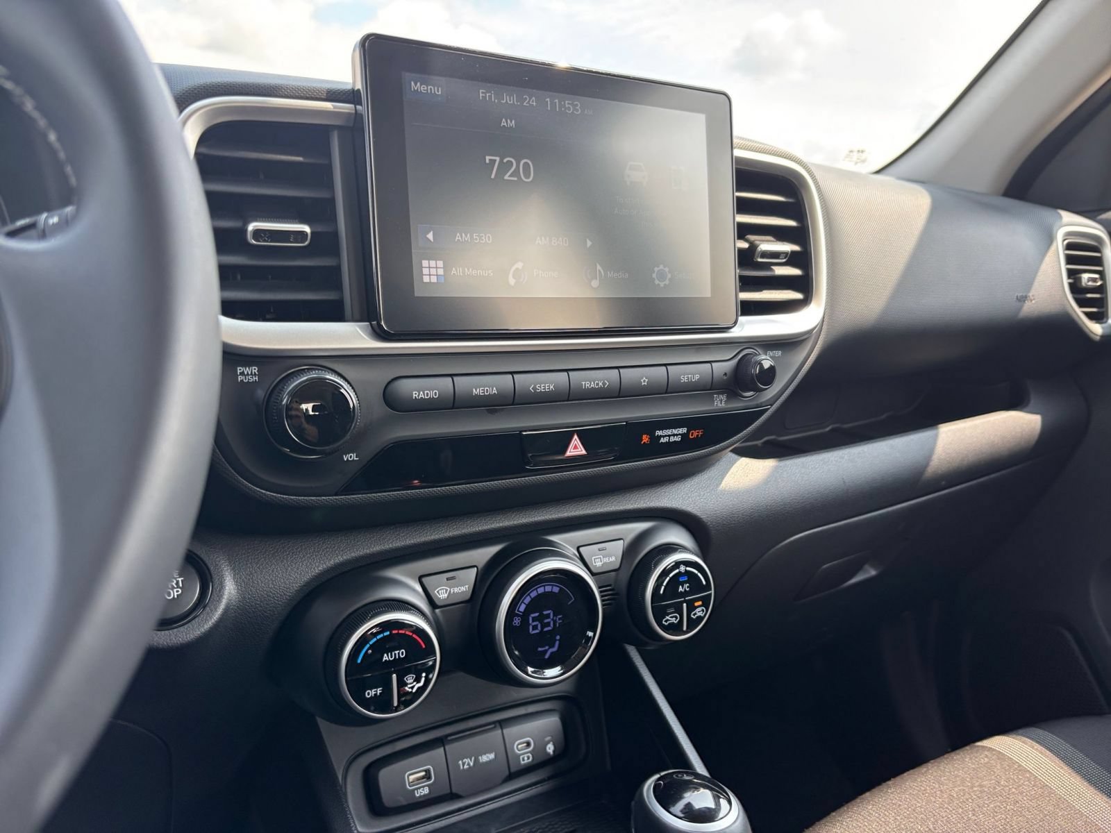Used 2026 Hyundai Venue SEL FWD image 17