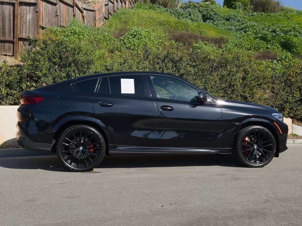 Used 2022 BMW X6 xDrive40i w/ M Sport Package image 4