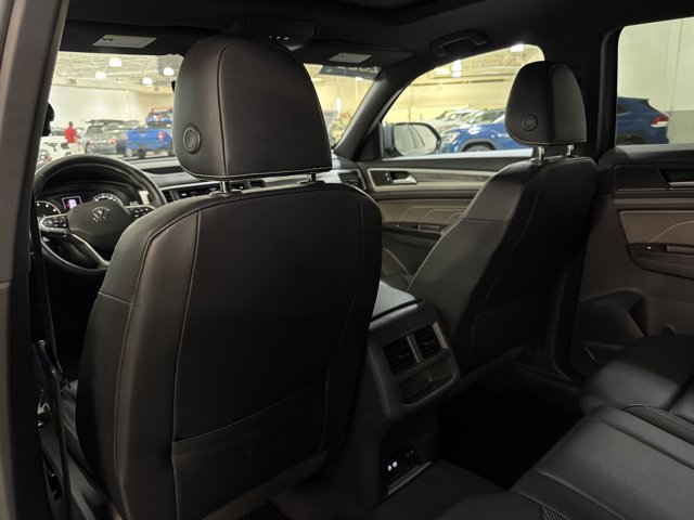 Certified 2021 Volkswagen Atlas Cross Sport SE w/ Panoramic Sunroof Package AWD/4WD image 21