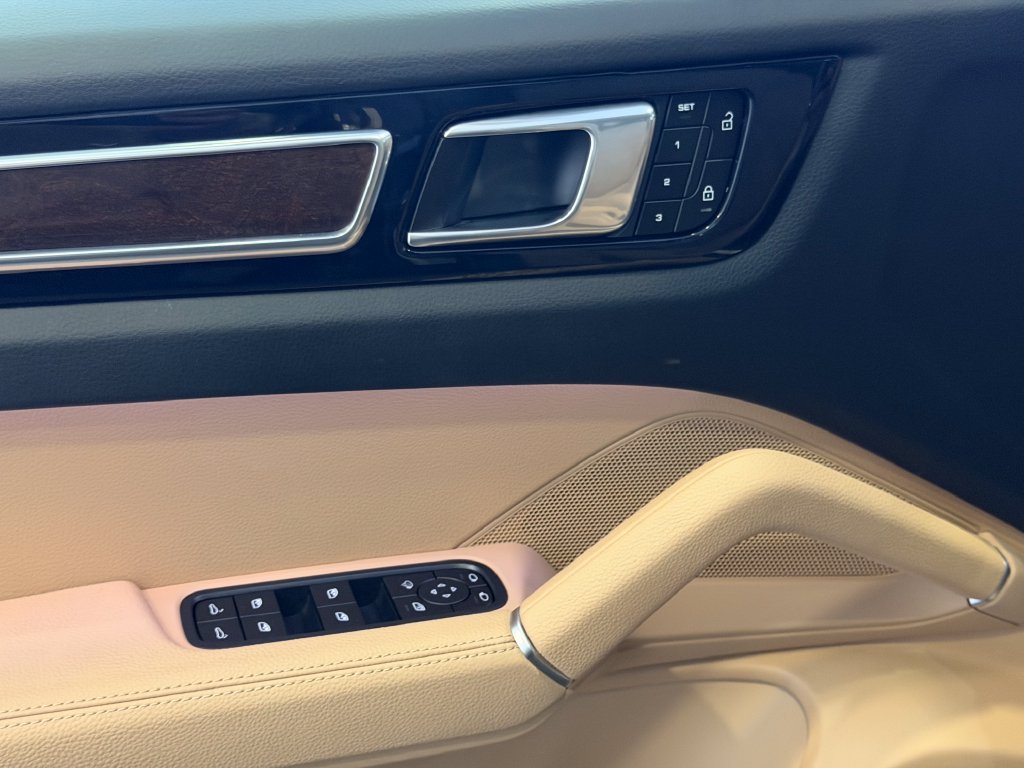 Certified 2023 Porsche Cayenne Platinum Edition AWD/4WD image 14
