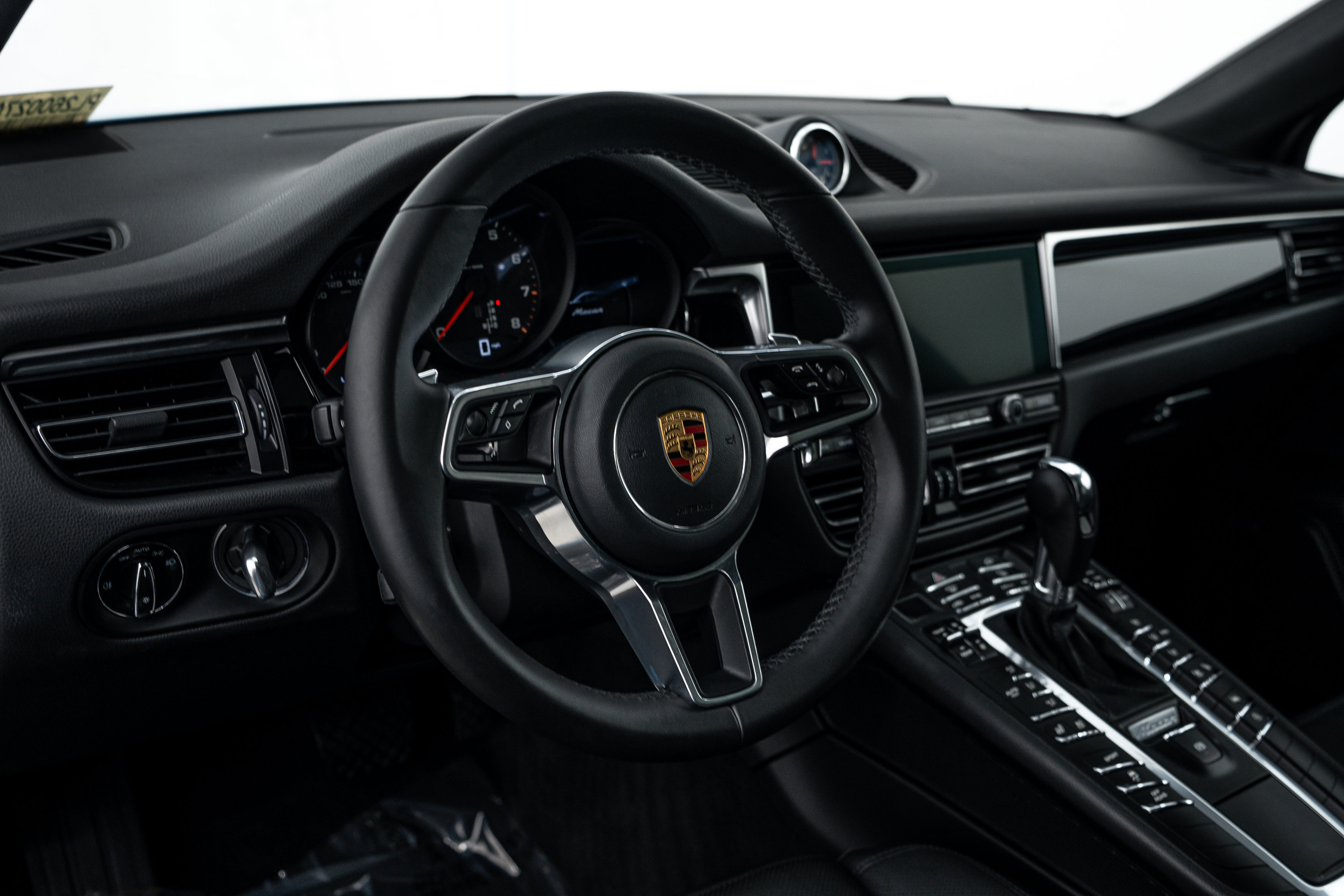 Certified 2019 Porsche Macan AWD/4WD image 15