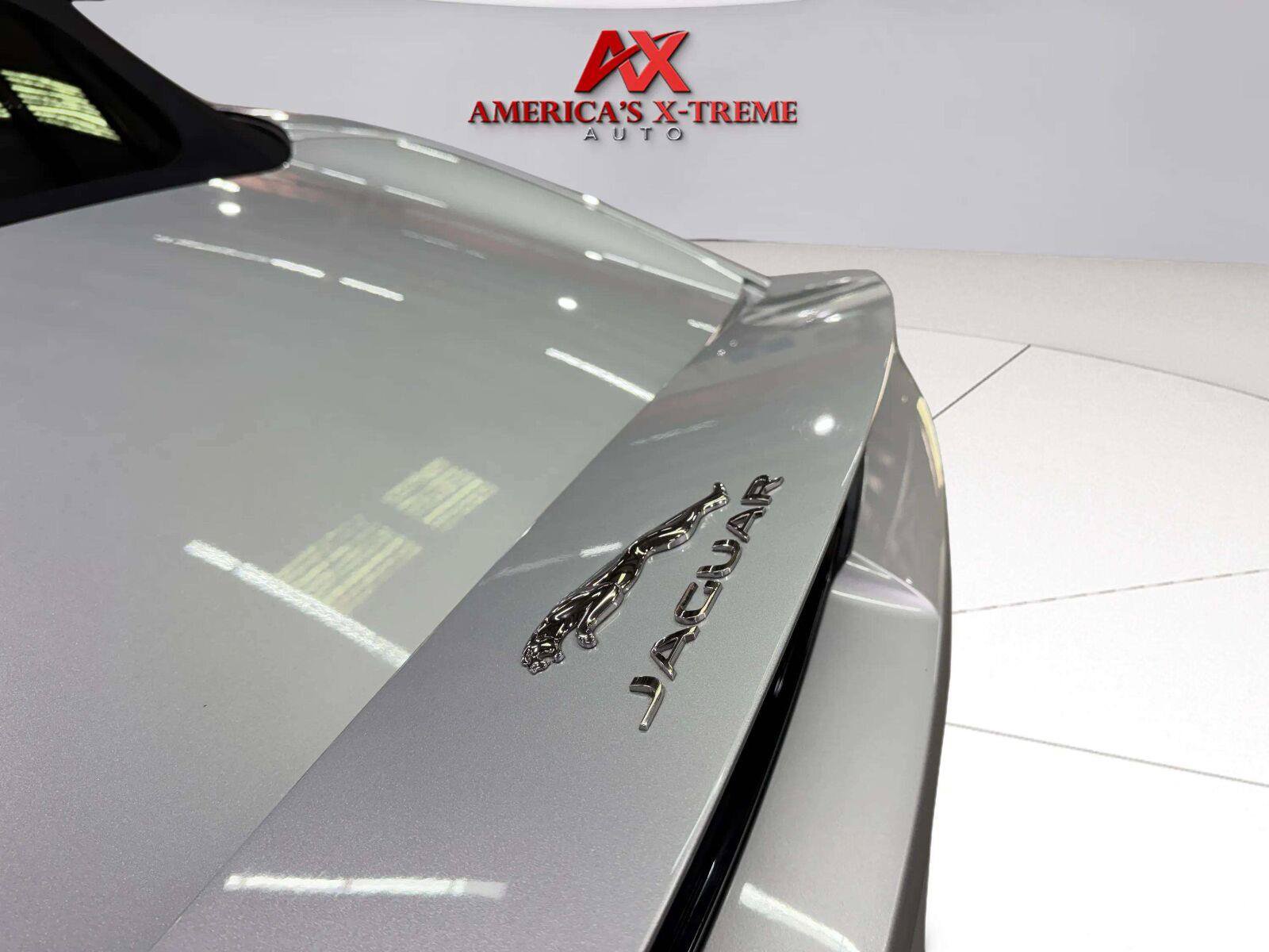 Used 2019 Jaguar F-TYPE Convertible RWD image 18