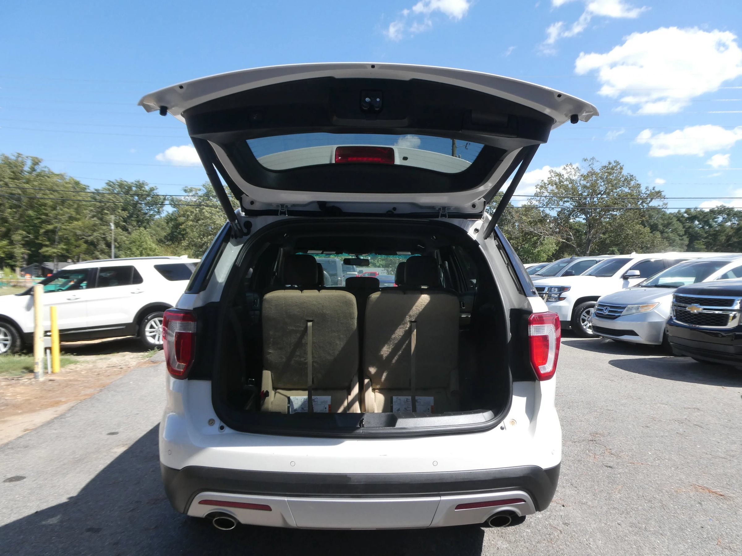 Used 2016 Ford Explorer XLT w/ Equipment Group 202A AWD/4WD image 7
