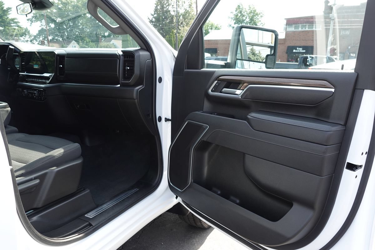 Used 2025 Chevrolet Silverado 2500 LT w/ Convenience Package AWD/4WD image 34