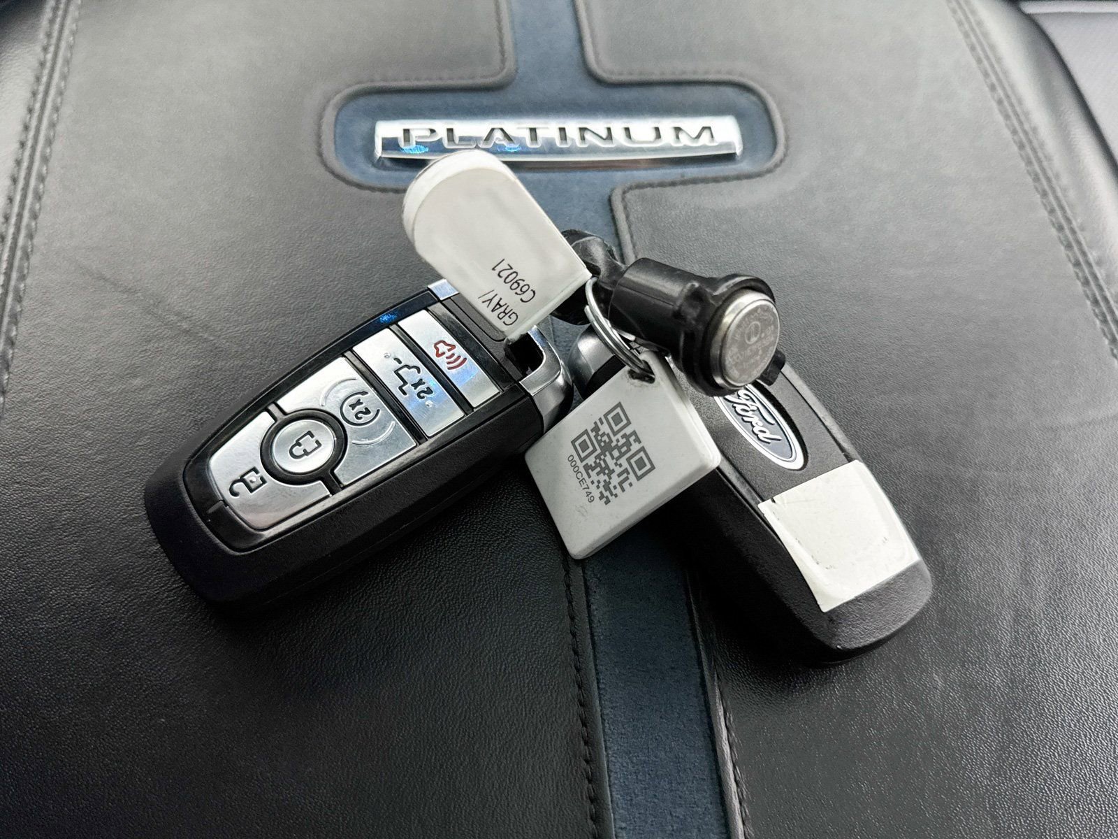 Used 2025 Ford F350 Platinum w/ Tremor Off-Road Package image 37