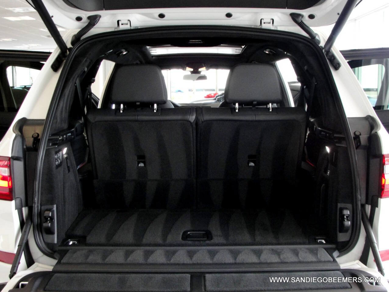 Used 2022 BMW X7 xDrive40i w/ M Sport Package AWD/4WD image 46