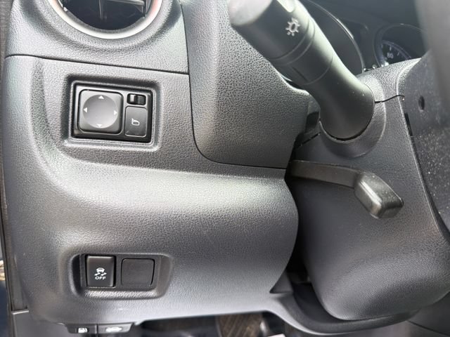 Used 2017 Nissan Versa SV w/ SV Special Edition Package FWD image 18