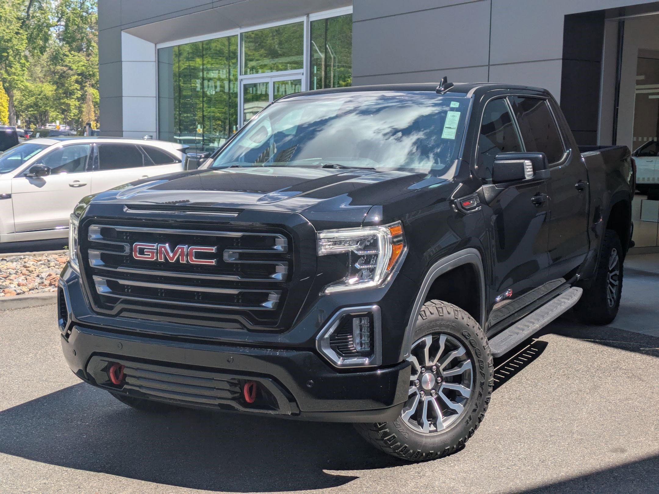 Used 2022 GMC Sierra 1500 AT4 w/ AT4 Premium Package AWD/4WD image 1