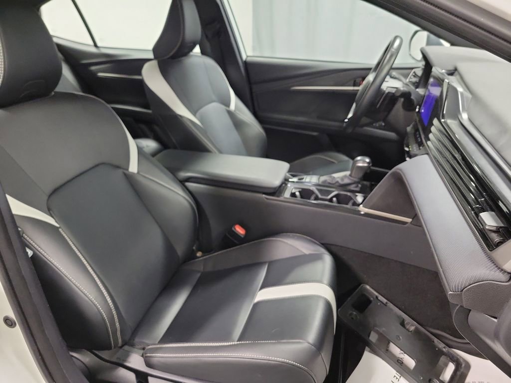 Used 2025 Toyota Camry SE image 24