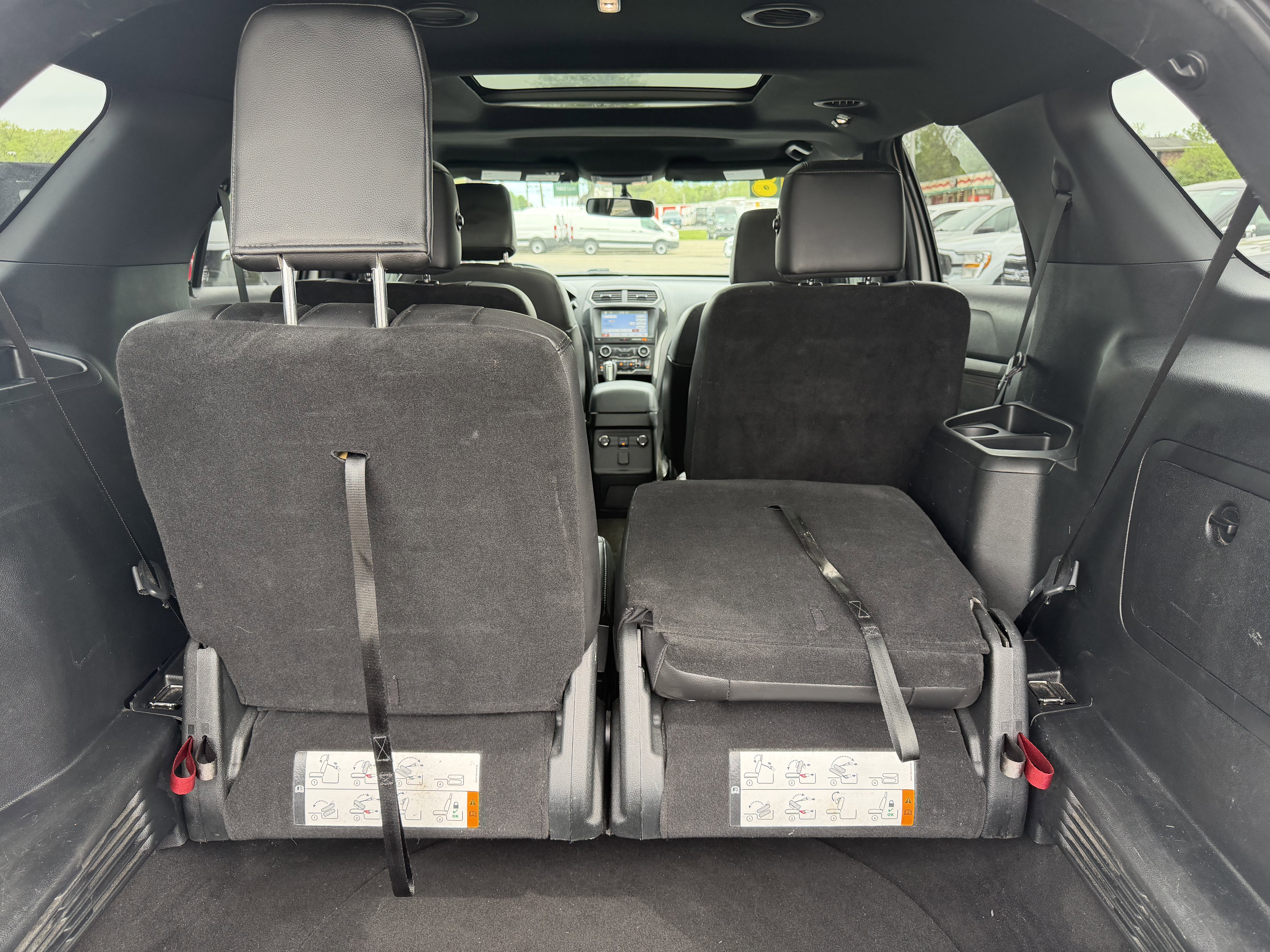 Used 2018 Ford Explorer XLT w/ Equipment Group 202A AWD/4WD image 17