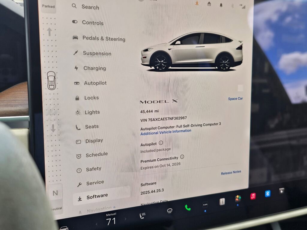 Used 2022 Tesla Model X image 43