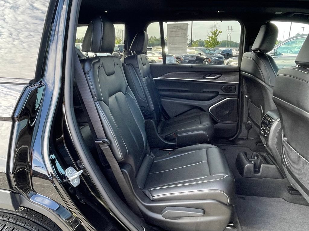 Used 2025 Jeep Grand Cherokee L Limited w/ Luxury Tech Group II AWD/4WD image 33