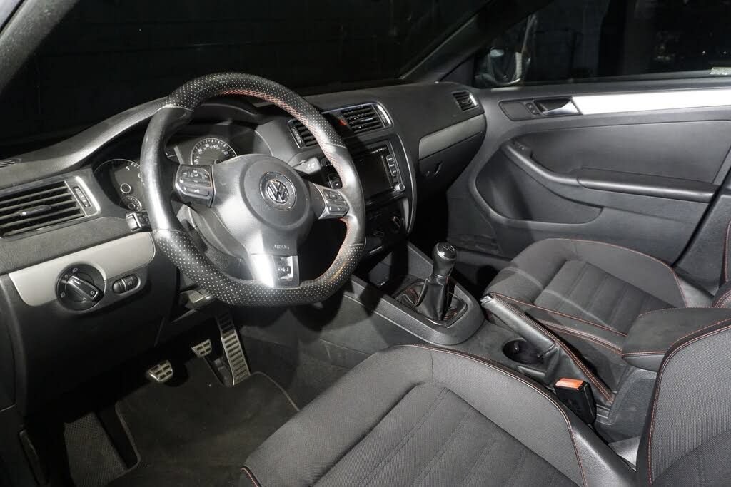 Used 2012 Volkswagen Jetta GLI FWD image 13