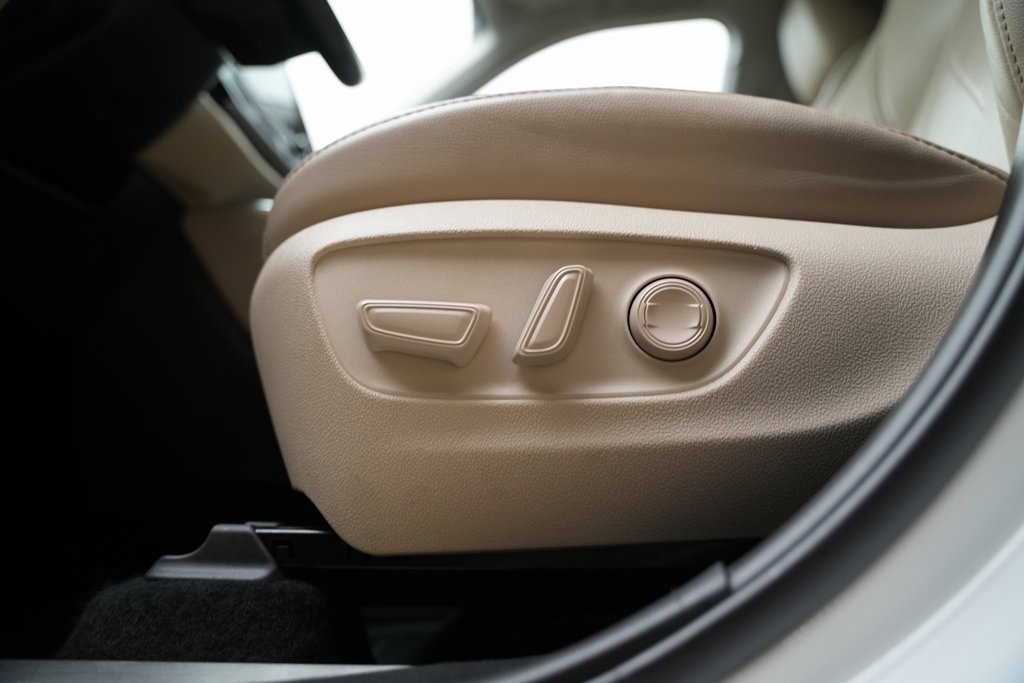 Used 2021 Toyota Highlander Platinum image 18