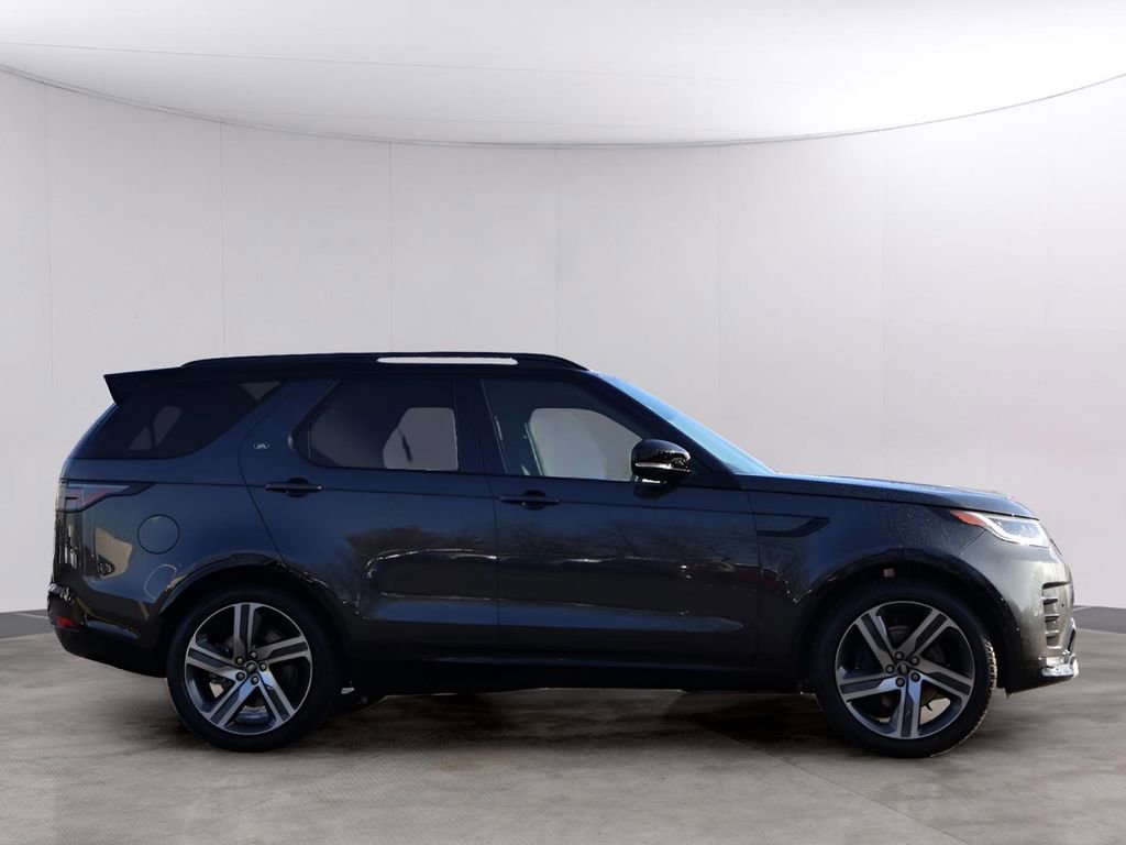 New 2026 Land Rover Discovery Limited Edition image 4