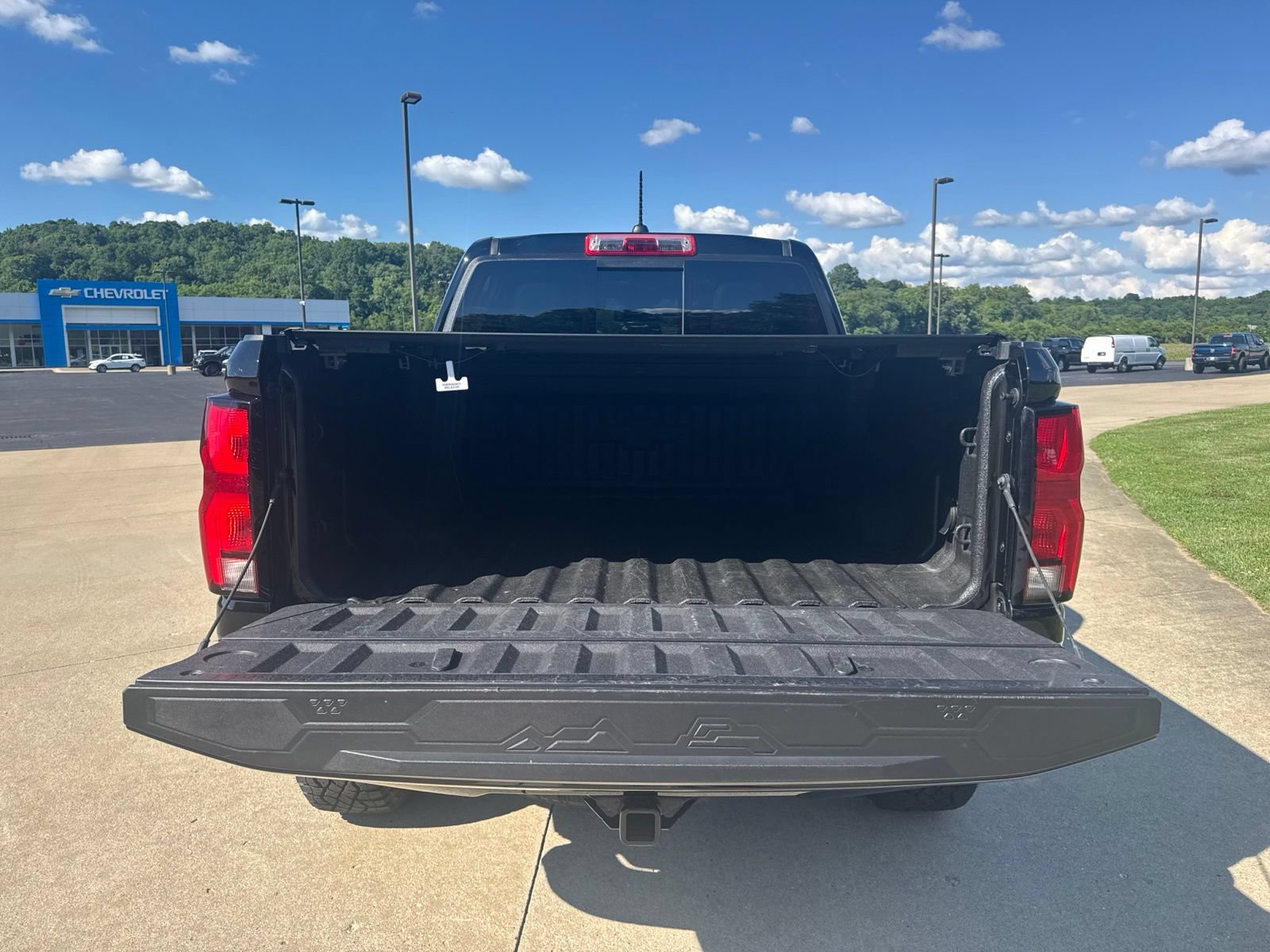 Used 2026 Chevrolet Colorado ZR2 w/ Technology Package AWD/4WD image 16