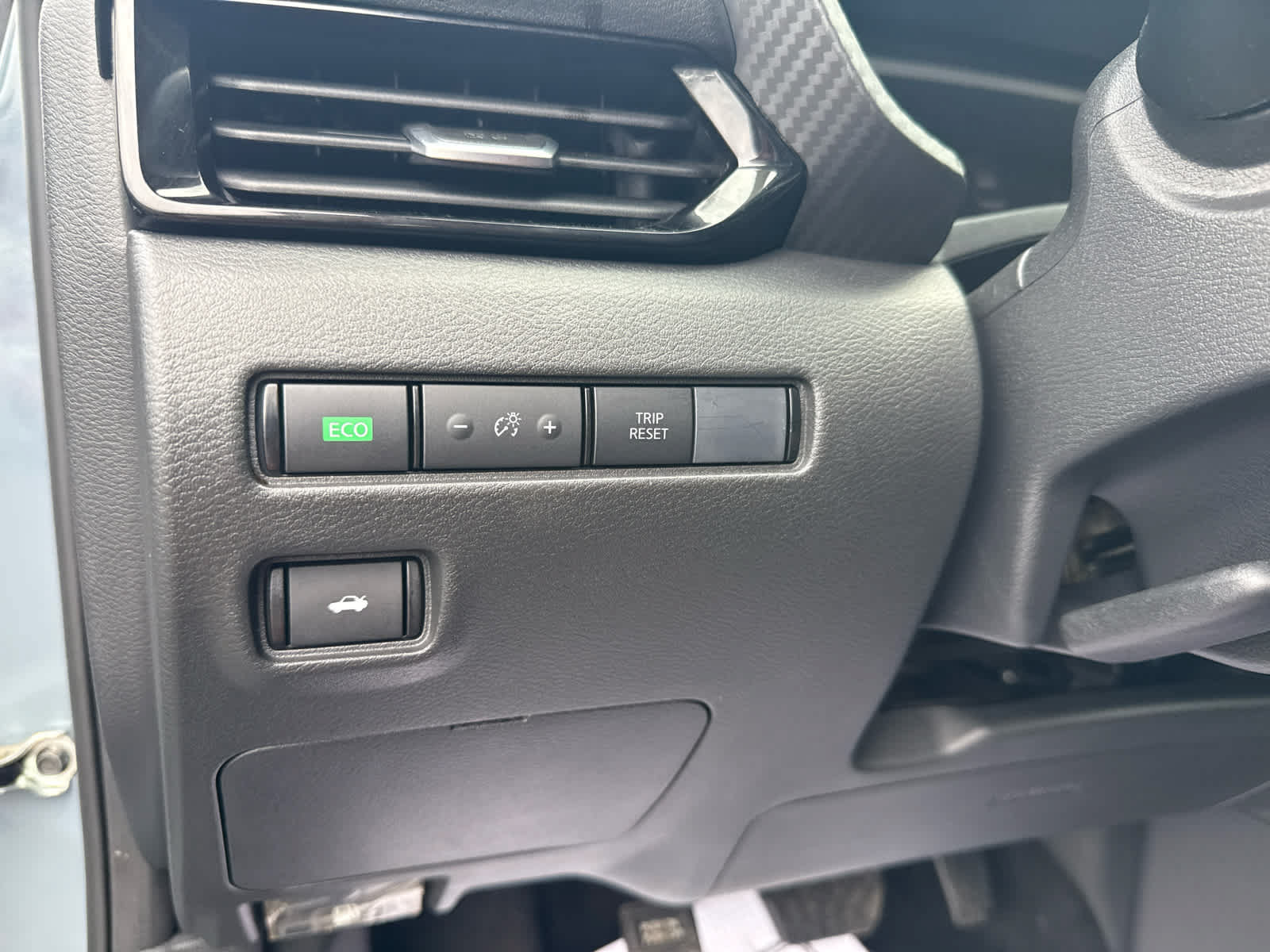 Used 2025 Nissan Sentra SV FWD image 14