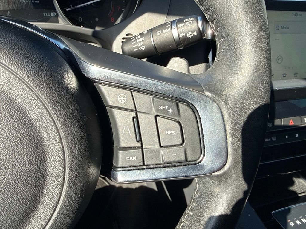 Used 2019 Jaguar F-PACE Prestige image 23