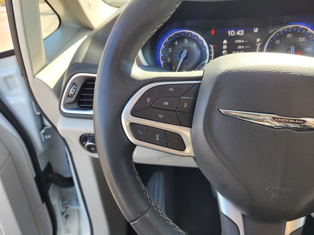Used 2023 Chrysler Pacifica Touring-L FWD image 21
