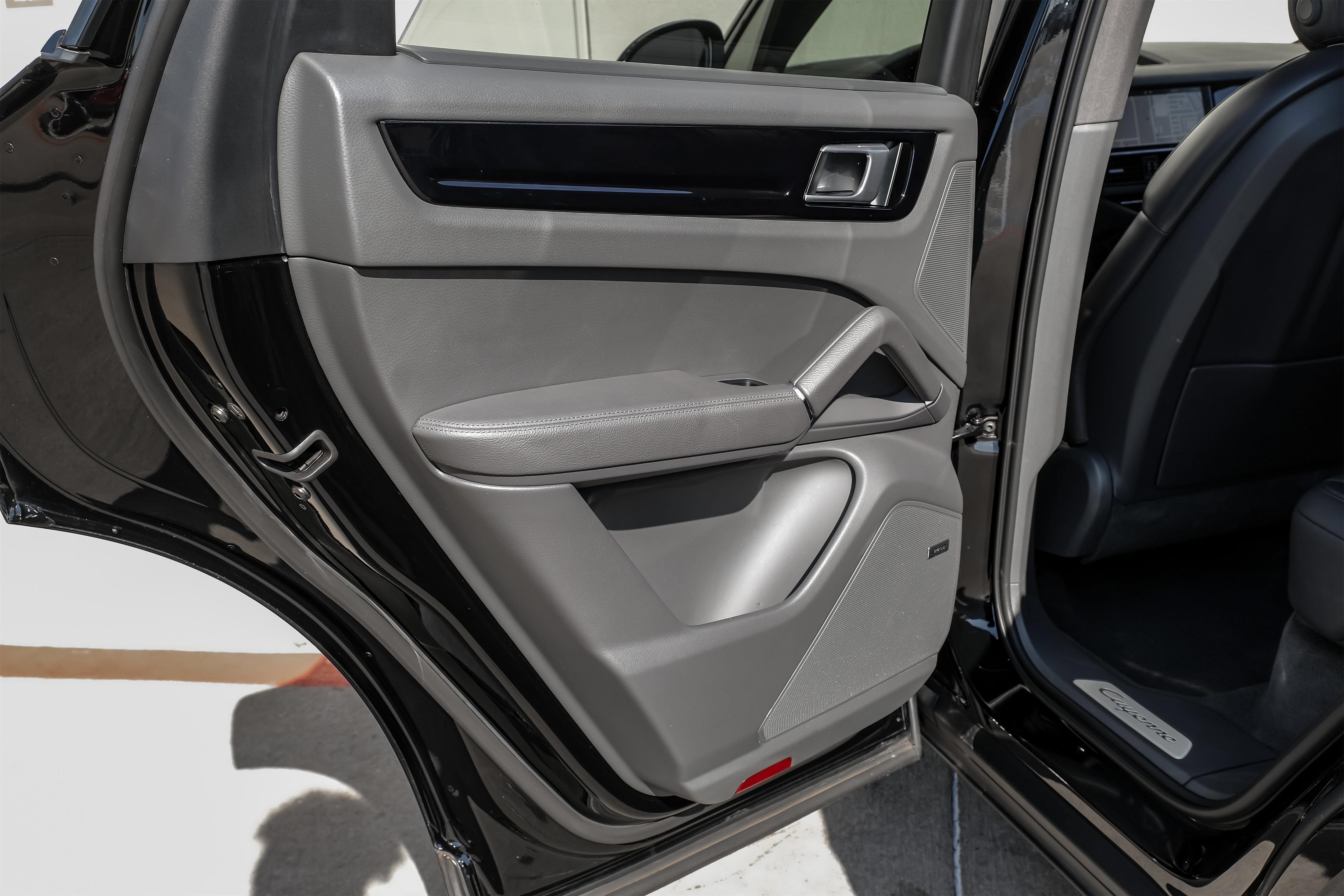 Used 2019 Porsche Cayenne AWD/4WD image 45