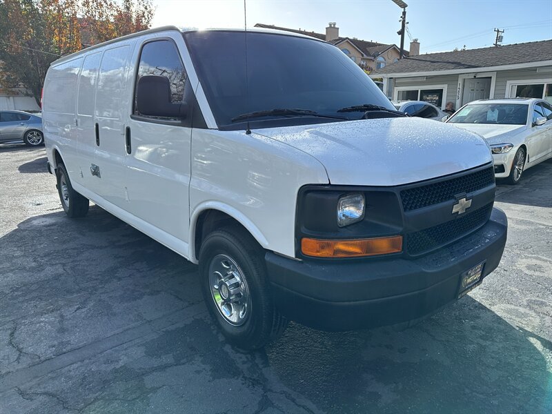 Used 2012 Chevrolet Express 2500 Extended RWD image 3