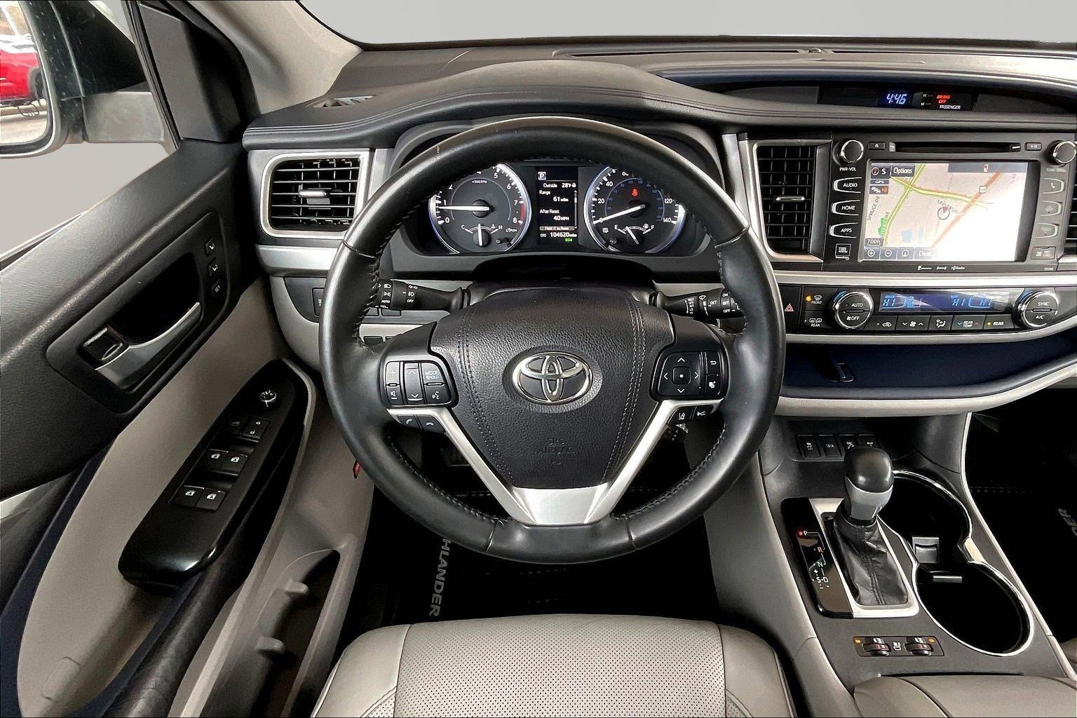 Used 2017 Toyota Highlander Limited image 9