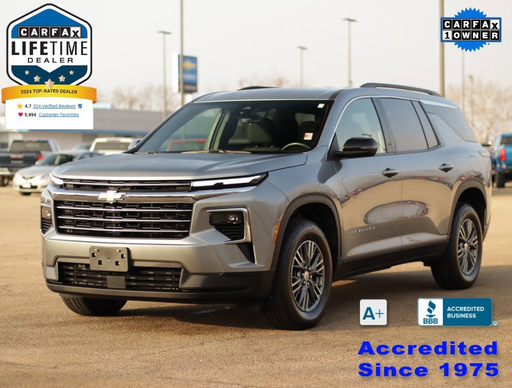 Used 2025 Chevrolet Traverse LT image 3