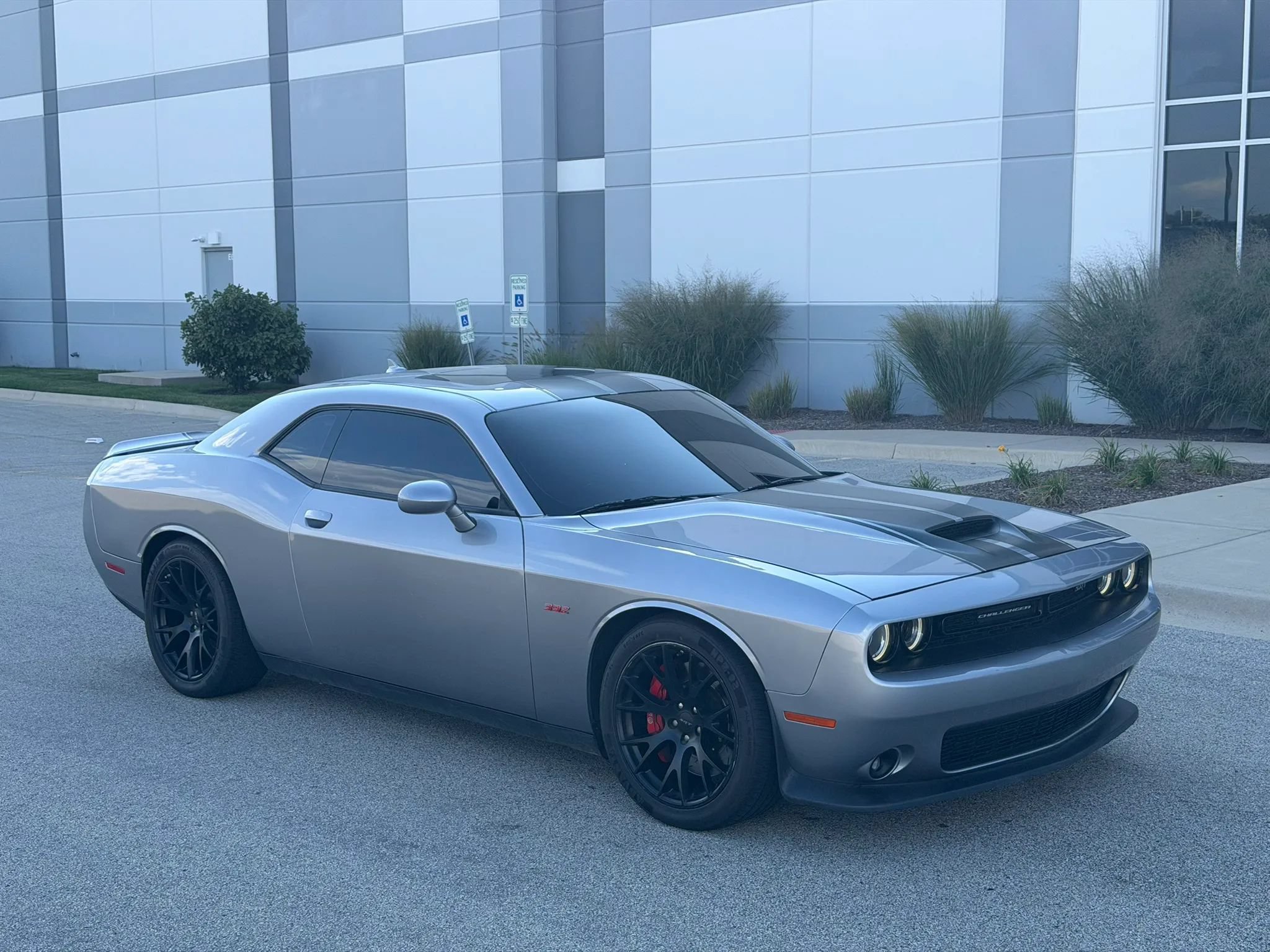 Used 2015 Dodge Challenger SRT RWD image 3