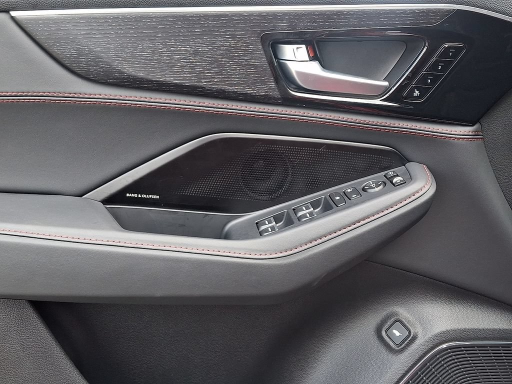 Used 2025 Acura MDX Type S AWD/4WD image 13