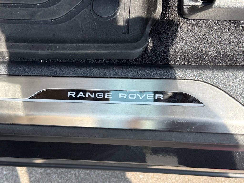 New 2026 Land Rover Range Rover Long Wheelbase SE AWD/4WD image 13